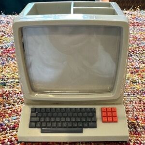 Computer (mini) desk organizer. Compugift. Super clean. No discoloration!!